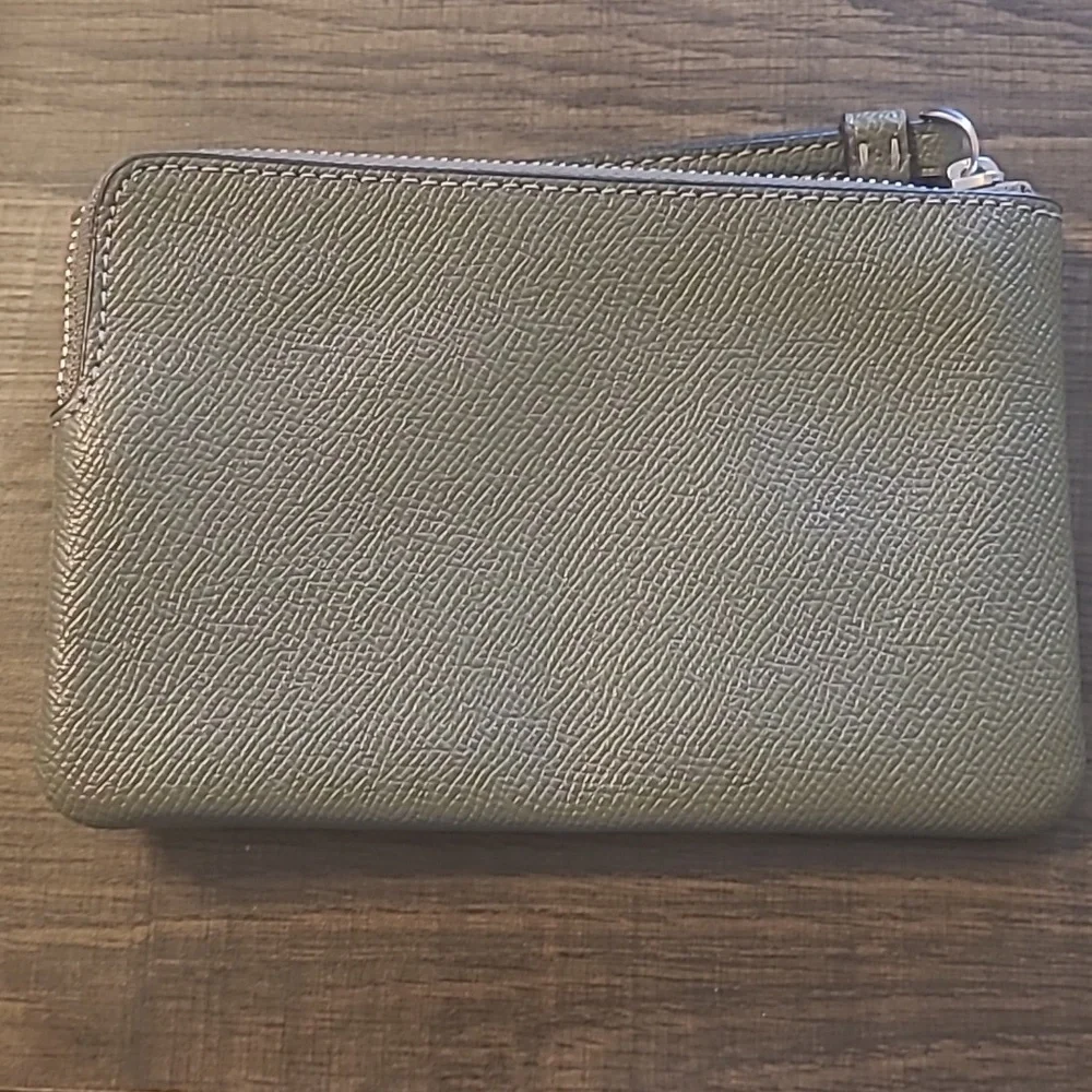 Coach Green Wristlet - Picture 4 of 5